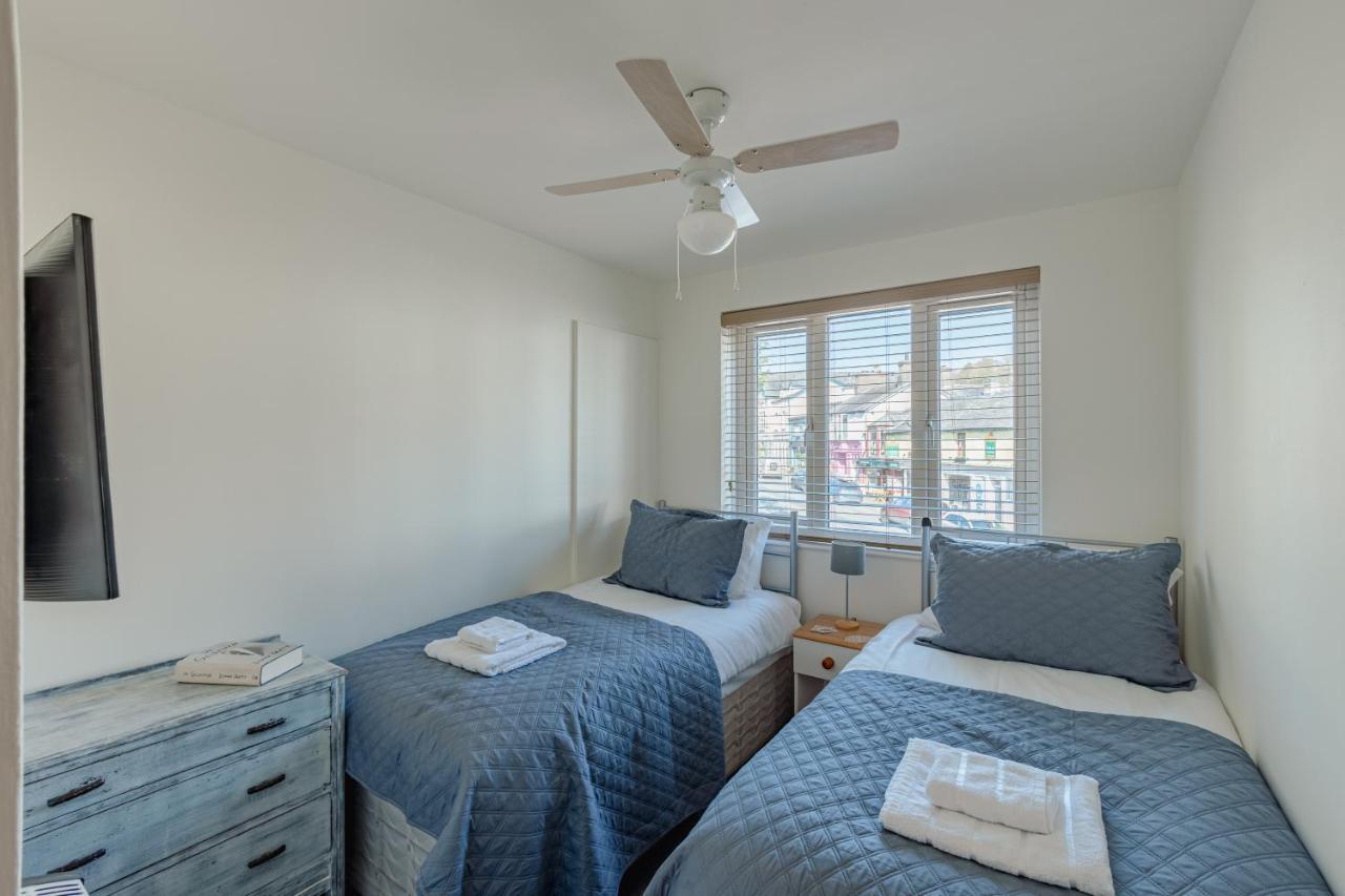 Luxury 2 Bed Room Lake View Apt Bowness Parking ภายนอก รูปภาพ